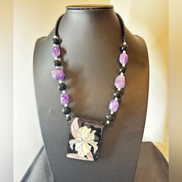 Vintage Lee Sands Black beads, Amethyst, Mother of Pearl Flower necklace! - Picture 3 of 12